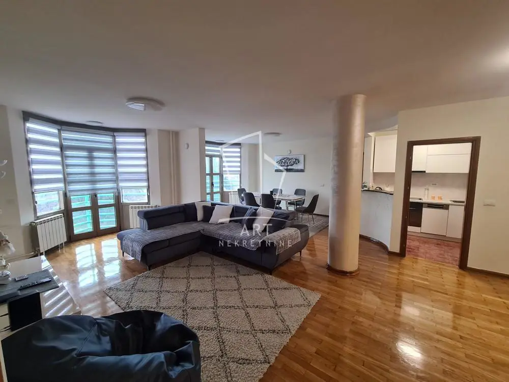 Četvorosoban stanovi Stari Grad Botanička Bašta 1200 evra 