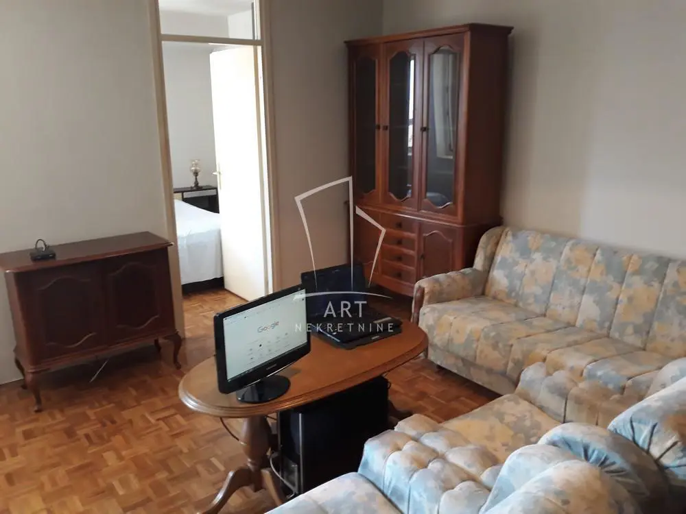 Dvosoban stanovi Novi Beograd Sava centar (Blok 19 do 23) 550 evra 