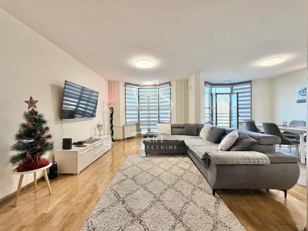 Četvorosoban stanovi Stari Grad Botanička Bašta 1200 evra 