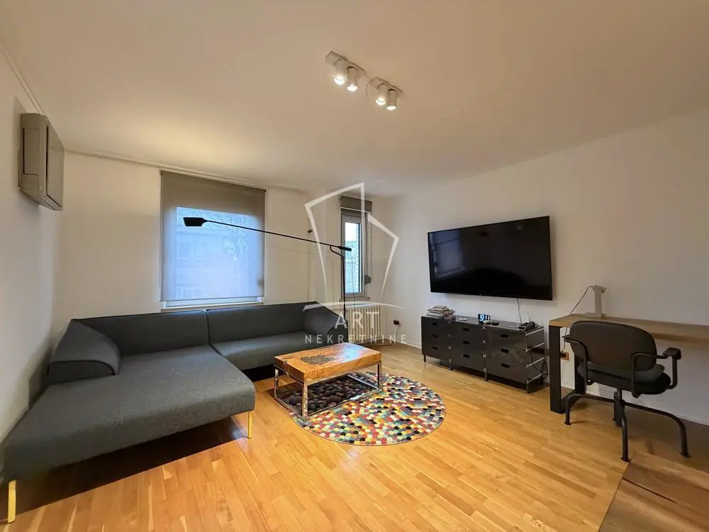 Dvoiposoban stanovi Vračar Hram 950 evra 