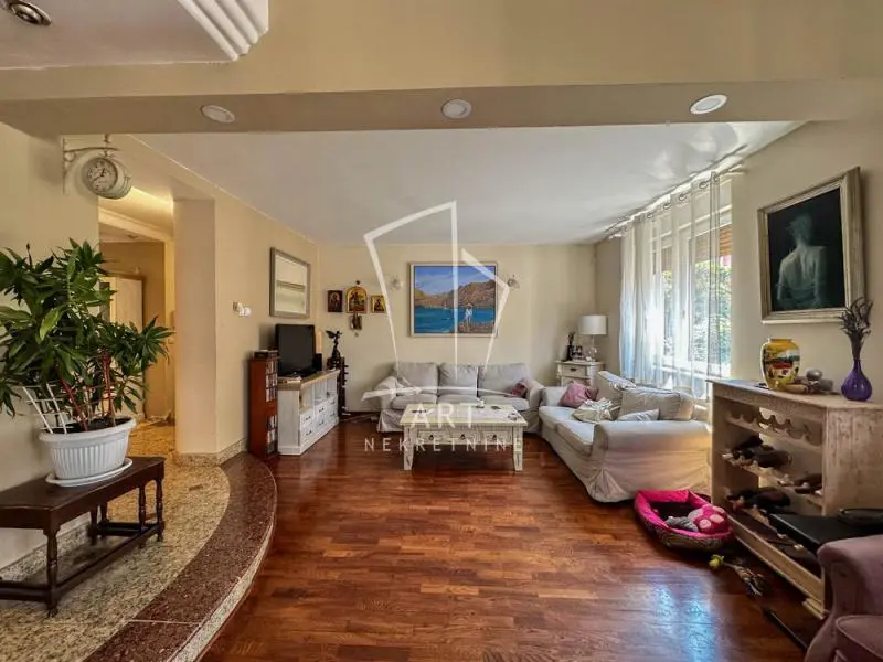 stanovi Beograd Kičevska Petosoban 