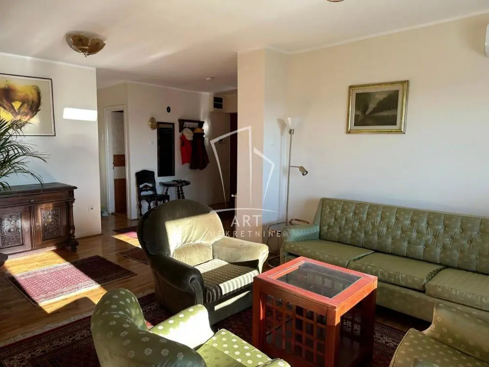 Trosoban stanovi Stari Grad Centar i Terazije 900 evra 