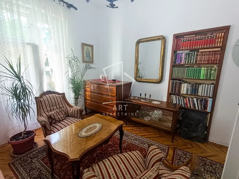 Dvosoban stanovi Stari Grad Botanička Bašta 600 evra 