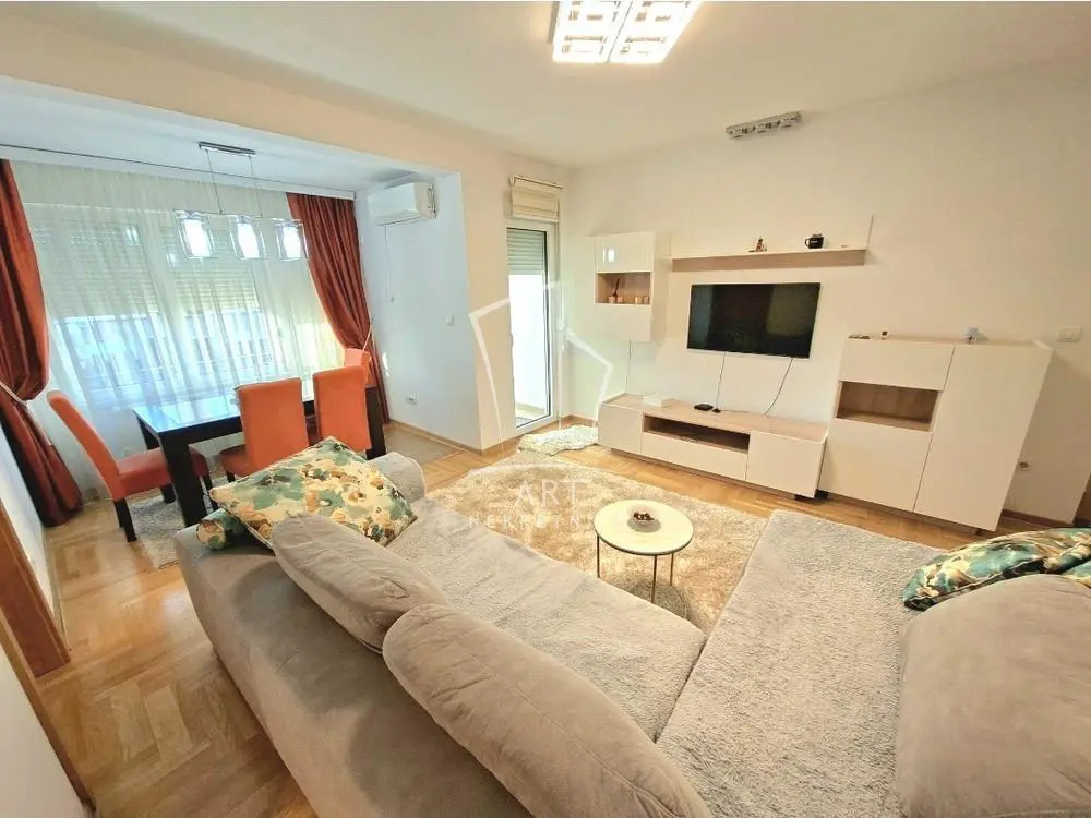 Dvosoban stanovi Zvezdara Đeram 650 evra 