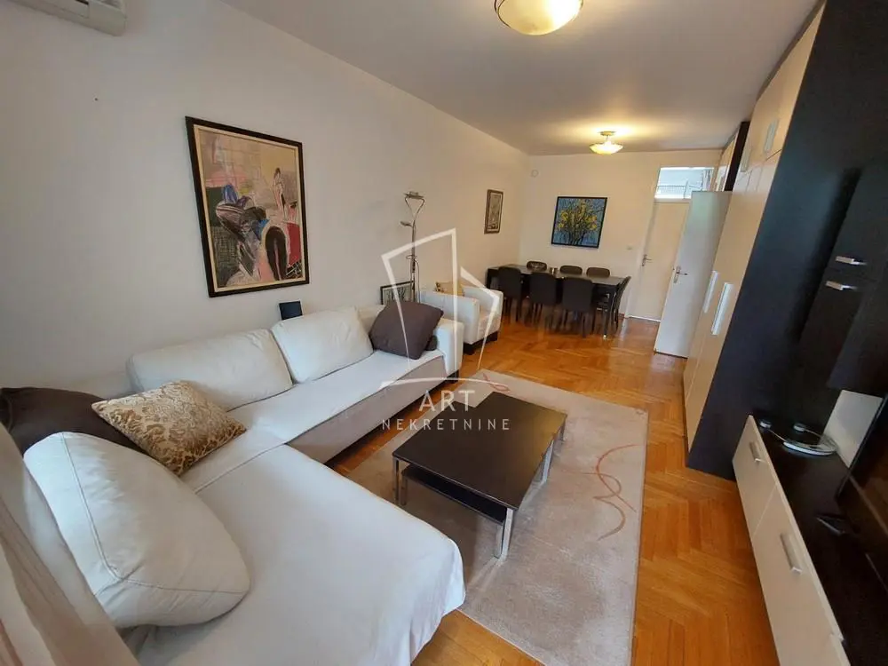 Beograd Novi Beograd Trosoban stanovi 800 evra 