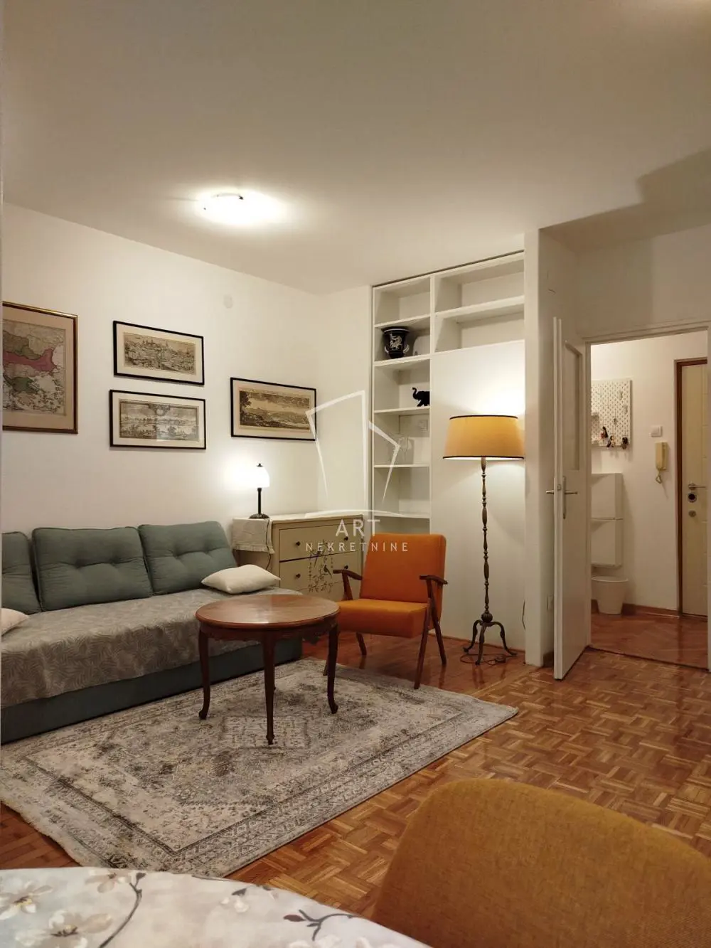 Dvosoban stanovi Novi Beograd Hotel Yu i Stari merkator 700 evra 