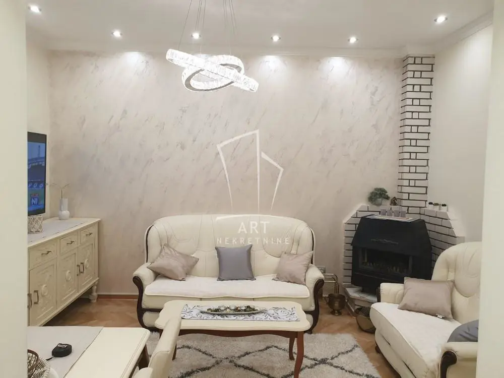 Trosoban stanovi Vračar Crveni krst 900 evra 