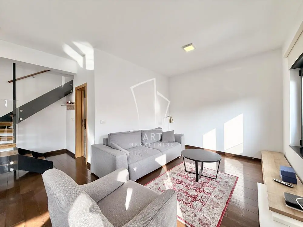 Trosoban stanovi Savski venac Senjak 1100 evra 