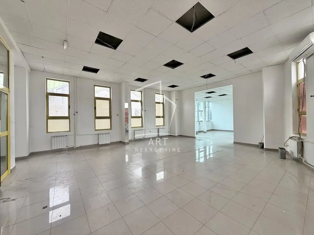 Beograd Zvezdara poslovni prostor 2500 evra 