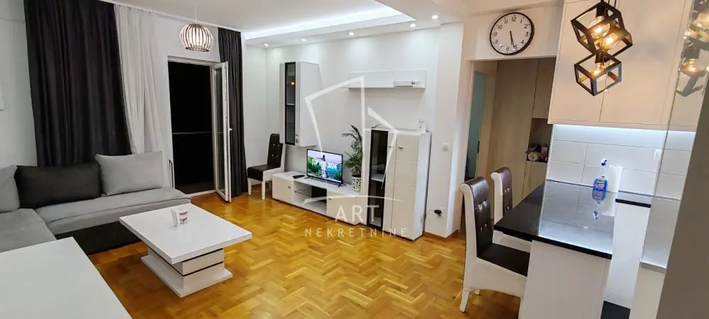 Dvosoban stanovi Zemun Altina 560 evra 