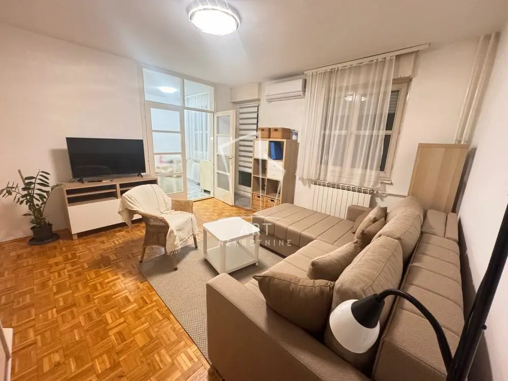 Dvosoban stanovi Palilula Borča 395 evra 