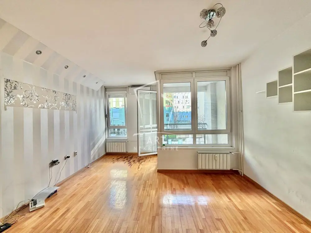 Jednoiposoban stanovi Novi Beograd Naselje Dr Ivan Ribar 170000 evra 