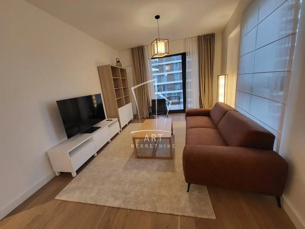 Trosoban stanovi Savski venac Beograd na vodi 1800 evra 