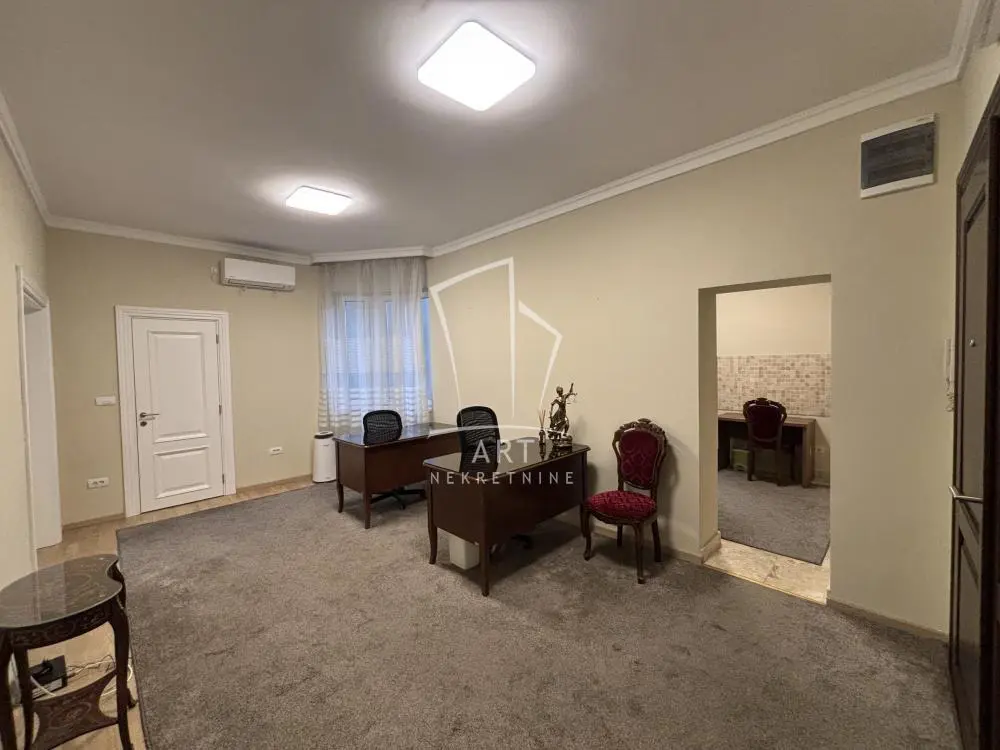 Trosoban stanovi Stari Grad Dorćol donji 950 evra 