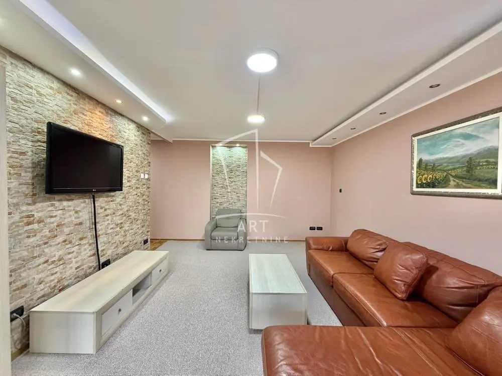 Trosoban stanovi Zvezdara Lion 750 evra 