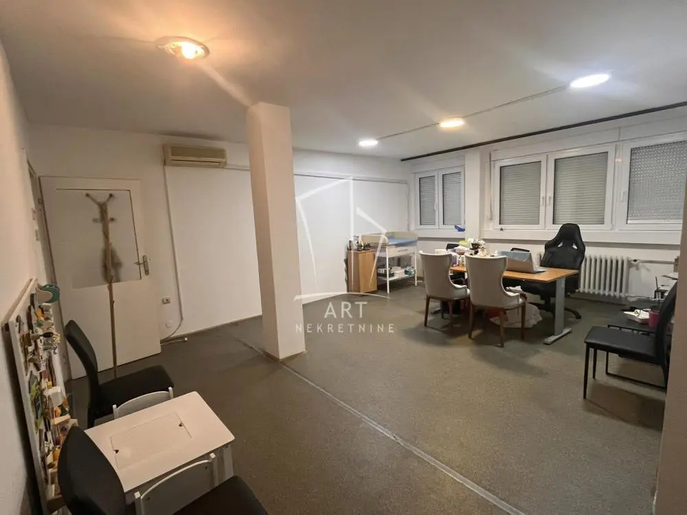 Beograd Novi Beograd poslovni prostor 700 evra 