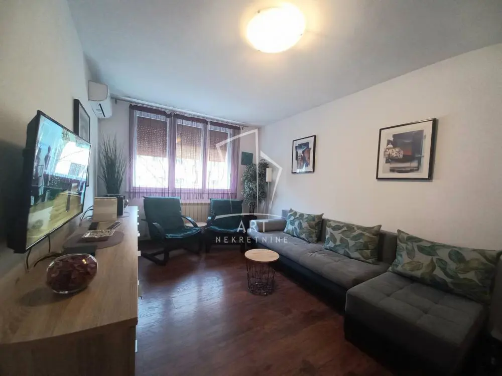 Dvoiposoban stanovi Stari Grad Dorćol donji 700 evra 