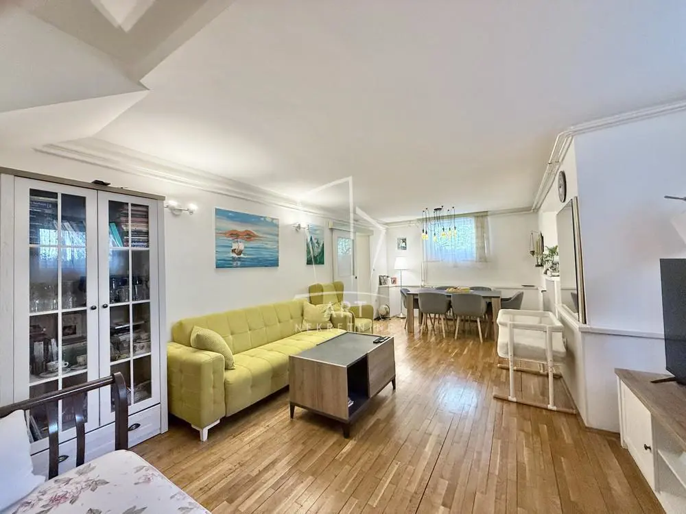 Petosoban stanovi Savski venac Dedinje 335000 evra 