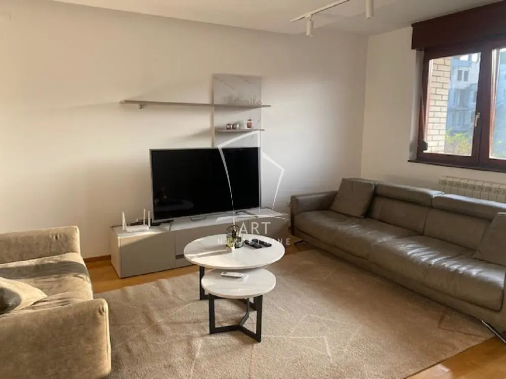 Dvosoban stanovi Zvezdara Vukov spomenik 950 evra 