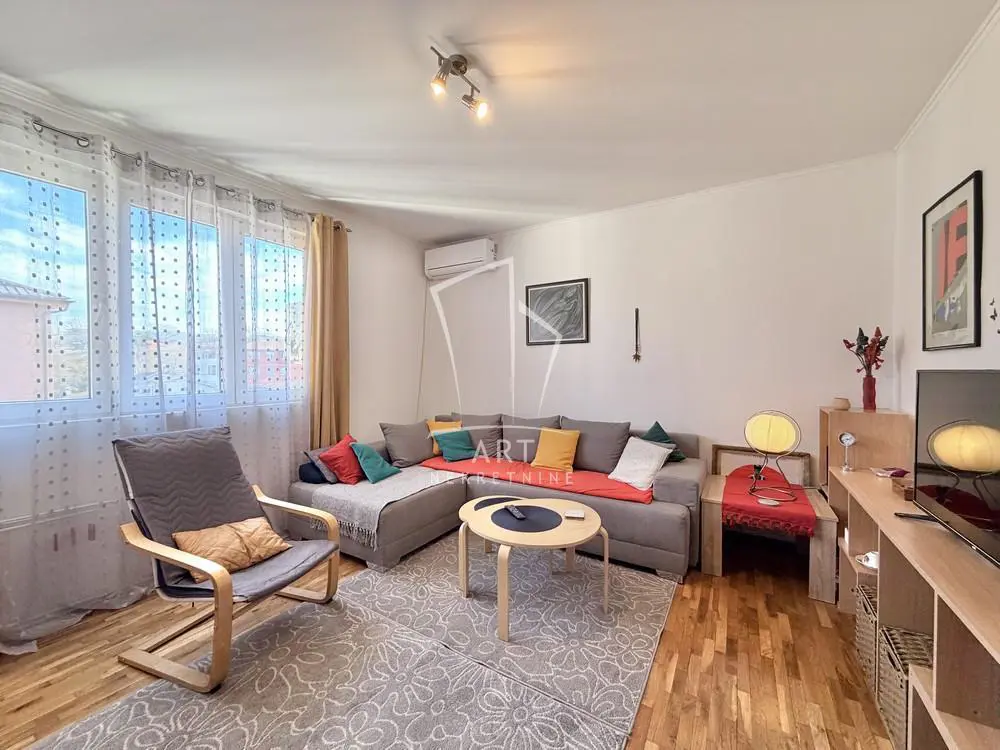 Dvosoban stanovi Palilula Karaburma 500 evra 