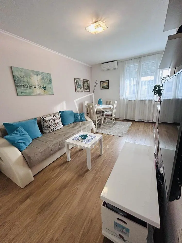 Dvosoban stanovi Stari Grad Dorćol donji 650 evra 