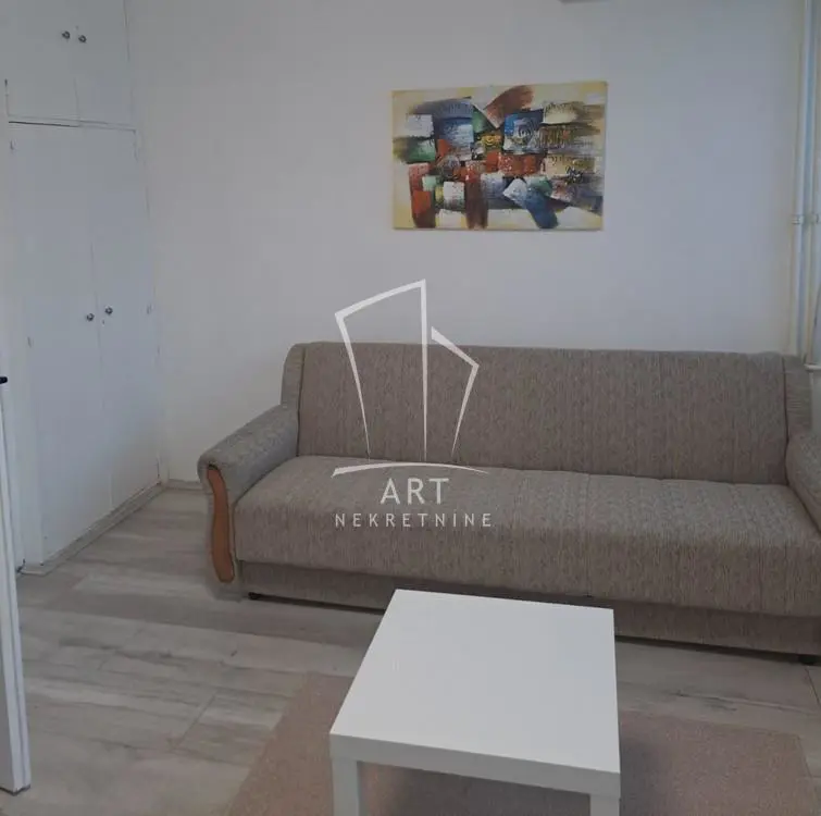 Garsonjera stanovi Novi Beograd Hotel Yu i Stari merkator 450 evra 