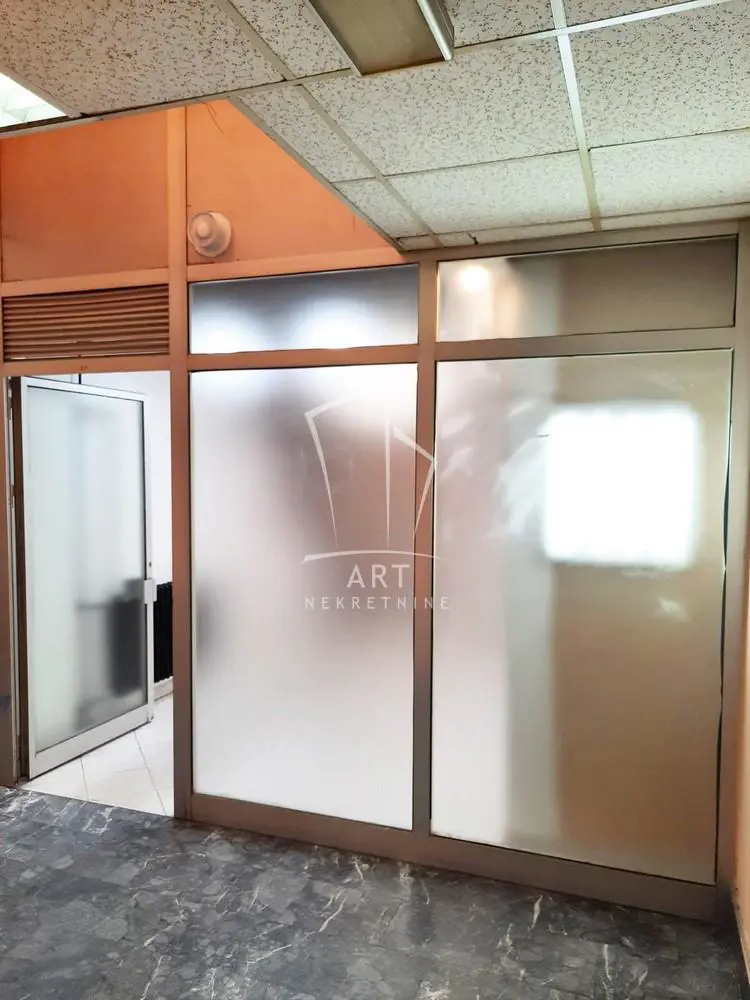 poslovni prostor Čukarica Banovo brdo 51000 evra 