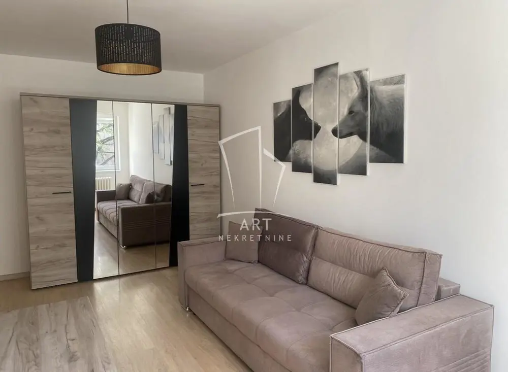 Jednosoban stanovi Zvezdara Cvetkova pijaca 590 evra 