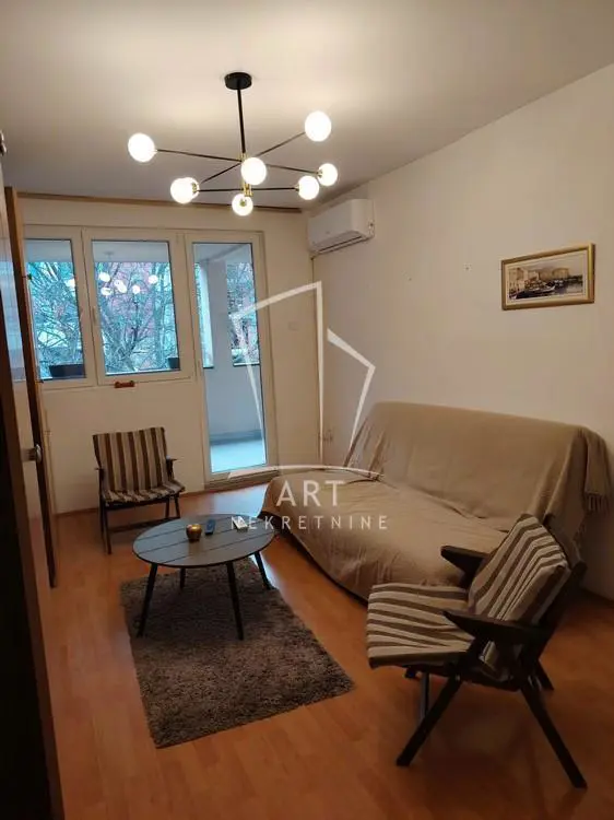 Dvosoban stanovi Palilula Karaburma 550 evra 