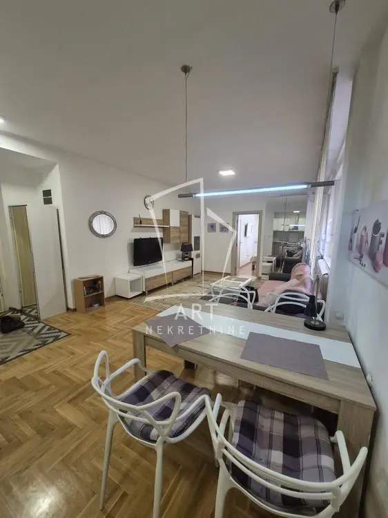 Dvosoban stanovi Zvezdara Đeram 600 evra 