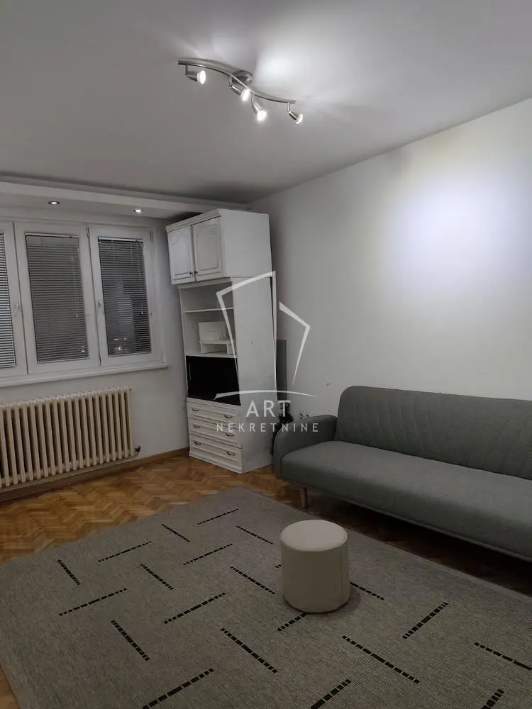 Jednosoban stanovi Palilula Karaburma 400 evra 