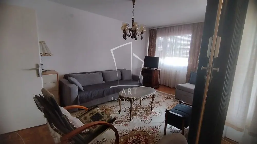 Beograd Voždovac Trosoban stanovi 600 evra 