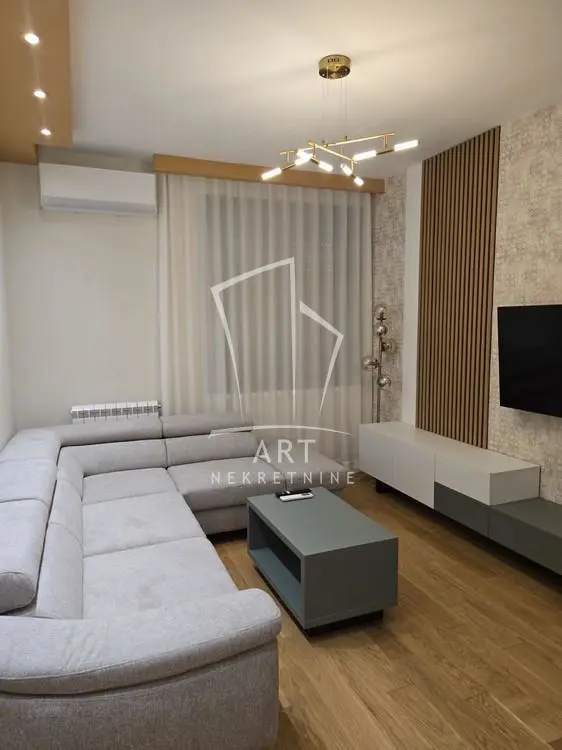 Dvosoban stanovi Palilula Hadžipopovac 750 evra 