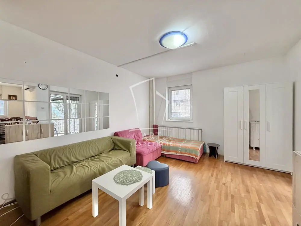 Jednosoban stanovi Vračar Južni bulevar 500 evra 