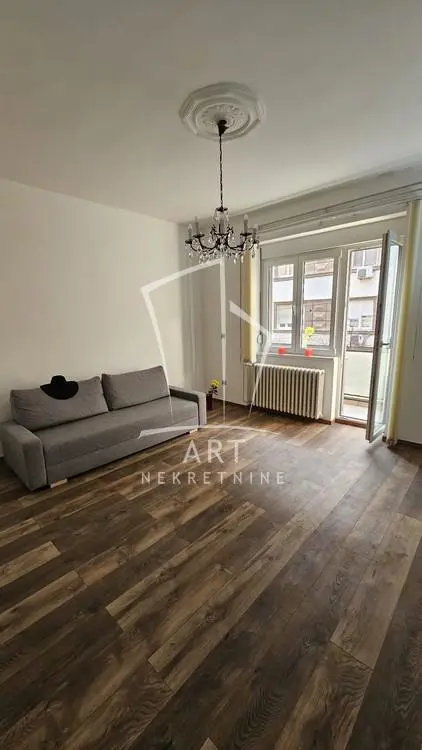 poslovni prostor Vračar Krunski venac 800 evra 