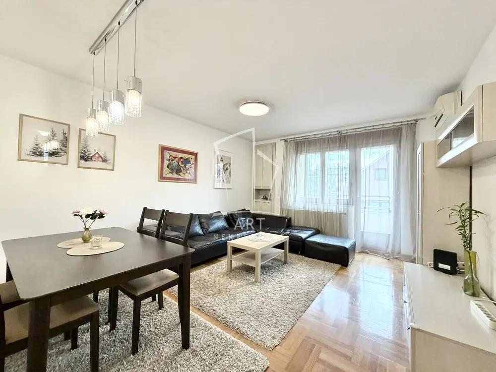 Beograd Voždovac Trosoban stanovi 800 evra 