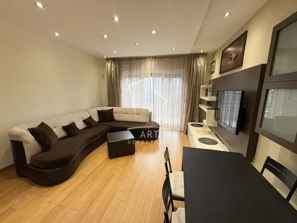 Dvosoban stanovi Savski venac Senjak 750 evra 