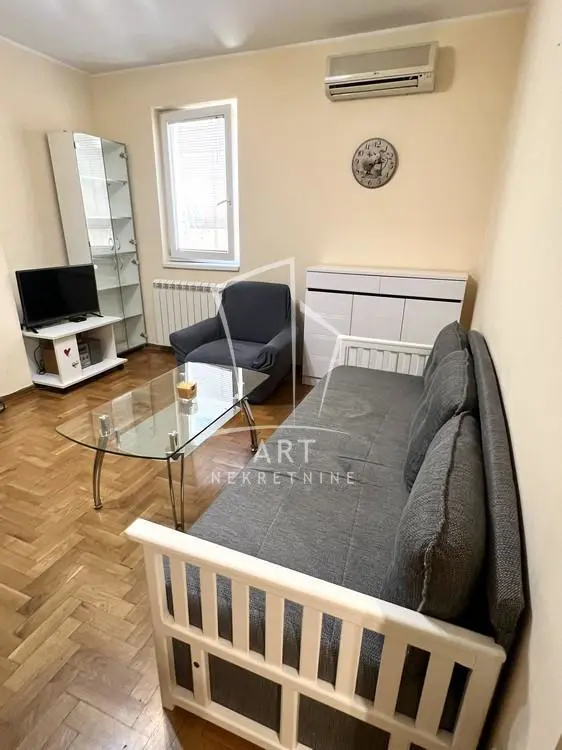 Jednoiposoban stanovi Voždovac FON 450 evra 