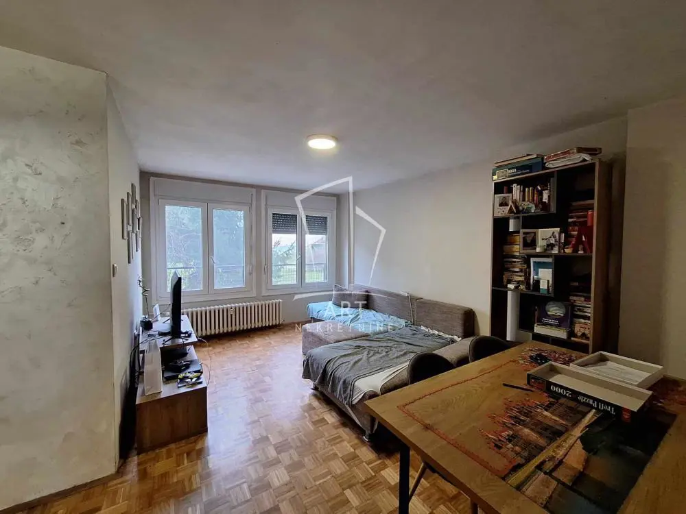 Troiposoban stanovi Novi Beograd Studentski grad ( blokk 34) 277000 evra 