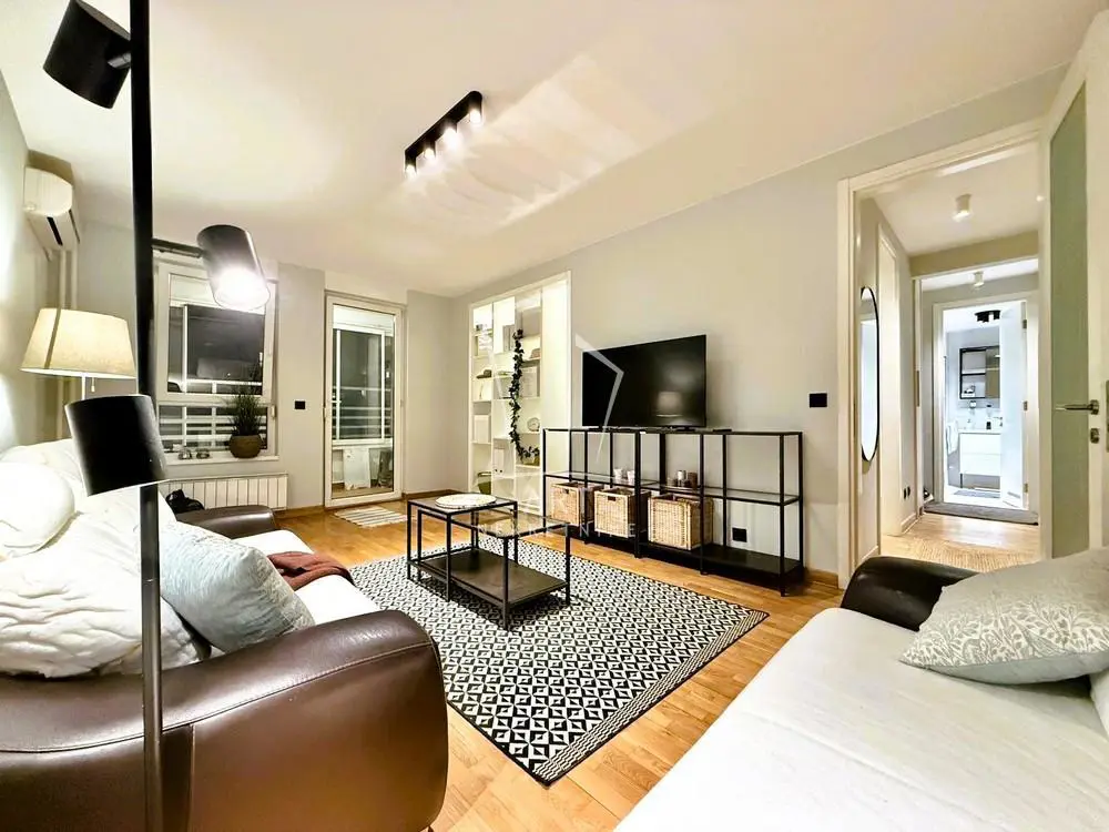 Dvosoban stanovi Novi Beograd Belvil (A blok) 950 evra 