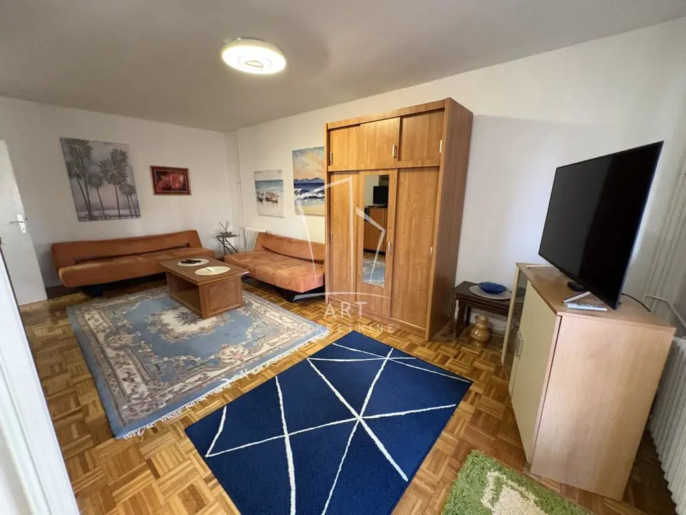 Trosoban stanovi Novi Beograd Naselje Dr Ivan Ribar 700 evra 