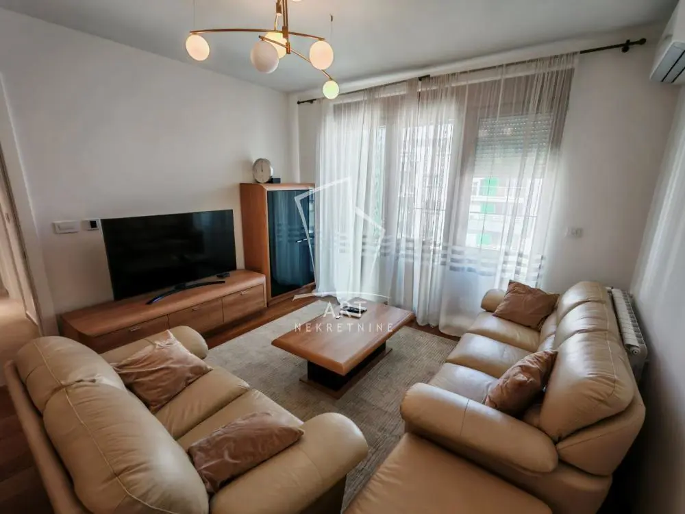 Beograd Novi Beograd Četvorosoban stanovi 1800 evra 