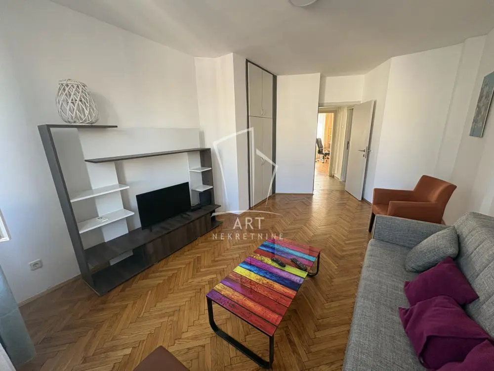 Dvosoban stanovi Stari Grad Zeleni venac 800 evra 