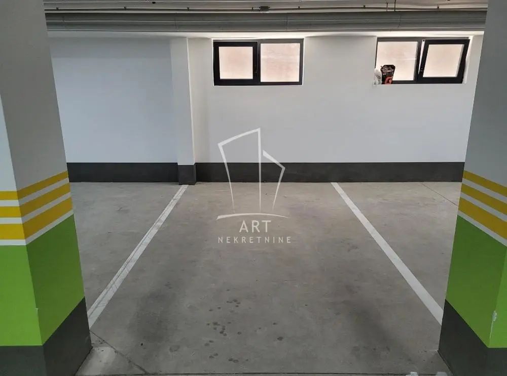 Beograd Vračar  novogradnja garaža 120 evra 