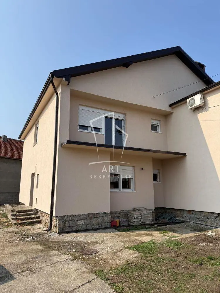 SREMSKI OKRUG Stara Pazova kuće 130000 evra 