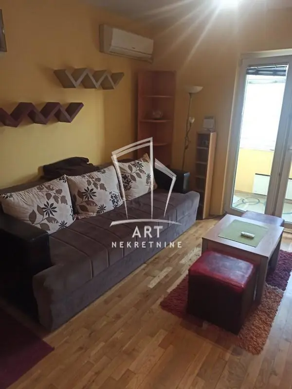 Jednosoban stanovi Palilula Krnjača 300 evra 