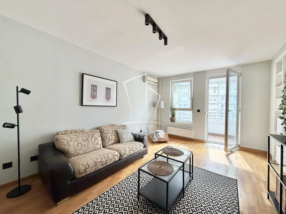 Dvosoban stanovi Novi Beograd Belvil (A blok) 950 evra 