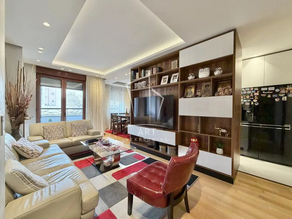 Četvorosoban stanovi Zvezdara Ðeram 380000 evra 