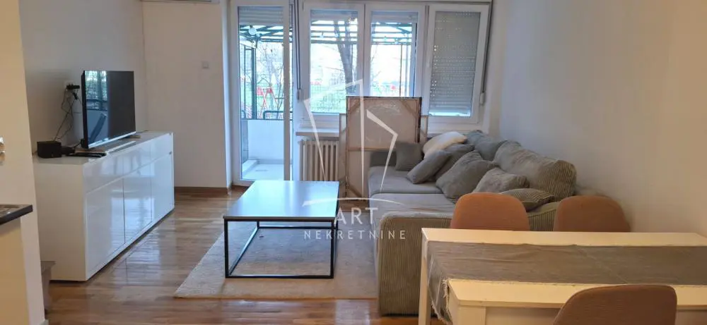 Dvosoban stanovi Novi Beograd Arena (blok 24 i 25) 800 evra 