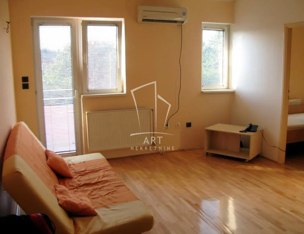 Jednoiposoban stanovi Voždovac Braće Jerković I II 430 evra 